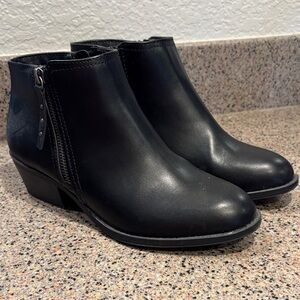 Arizona Jean Company Black Ankle Booties